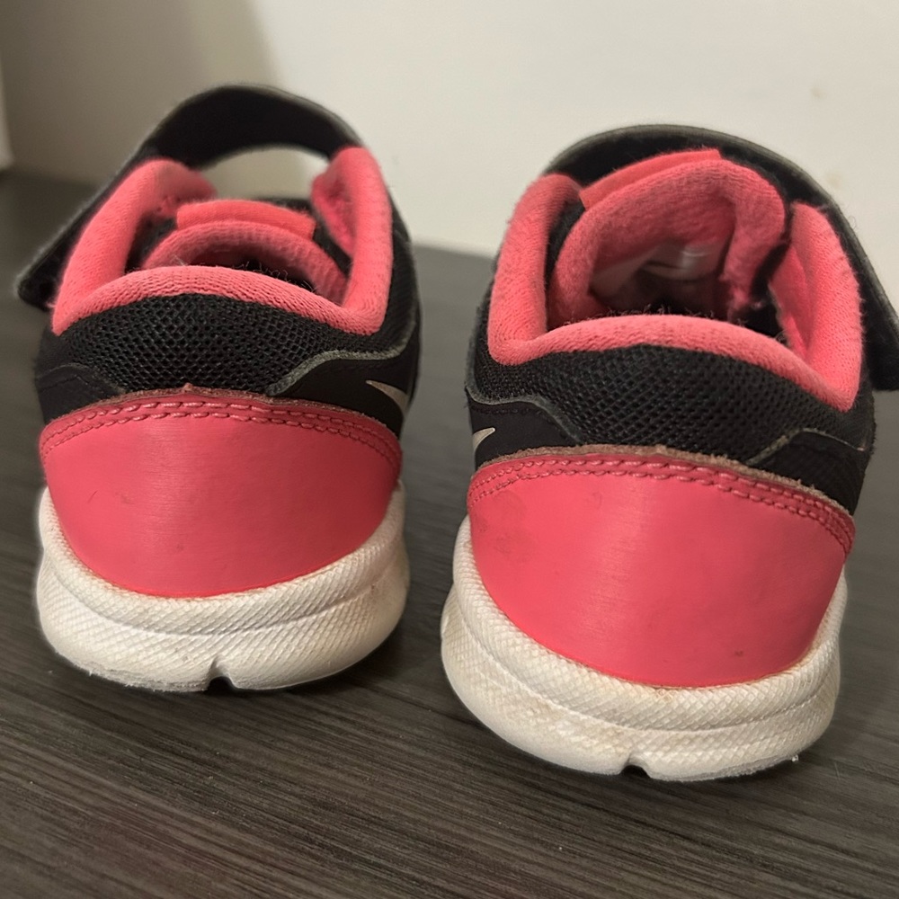 Kids Nike Sneakers - Picture 4 of 5